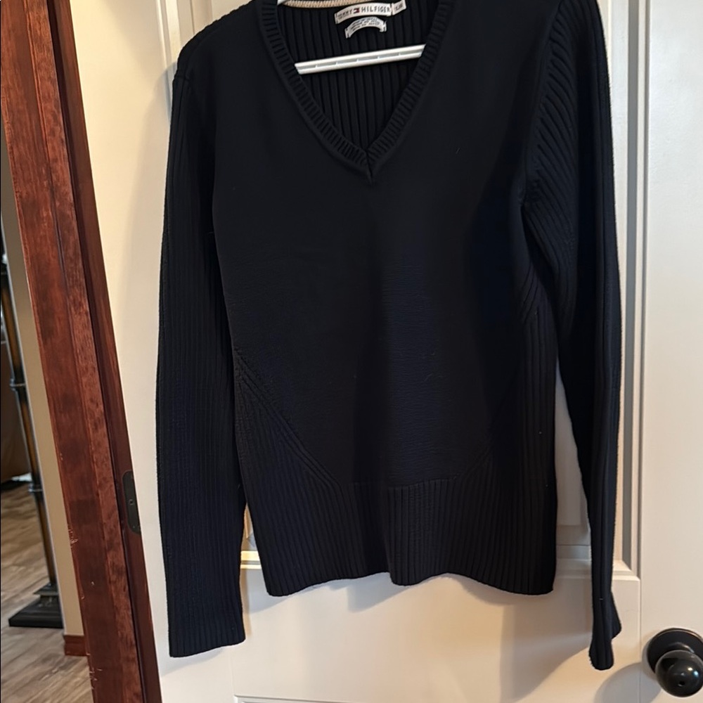 Tommy Hilfiger Cotton Navy Sweater in Excellent Conditiin.